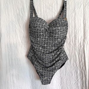 Womens swimsuit, Size 10